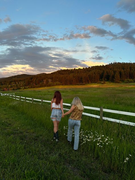 Montana Small Town Aesthetic, Montana Town Aesthetic, Country Nature Aesthetic, Montana Photo Ideas, Montana In The Fall, Ranch In Colorado, Montana Picture Ideas, Missoula Aesthetic, Montana Instagram Pictures