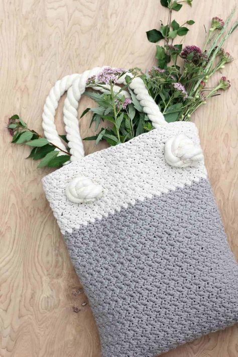 Upcycling, Suzette Stitch, Diy Crochet Purse, Tote Crochet, Crochet Tote Pattern, Diy Crochet Patterns, Confection Au Crochet, Free Crochet Bag, Crochet Bag Pattern Free