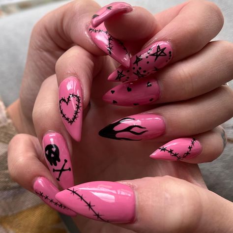 Black Veil Brides Nail Art, Punk Barbie Nails, Goth Vday Nails, Pink Goth Nails Grunge, Goth Valentines Nails Acrylic, Cute Creepy Nails, Punk Nail Art Grunge, Punk Rock Acrylic Nails, Mgk Birthday Ideas