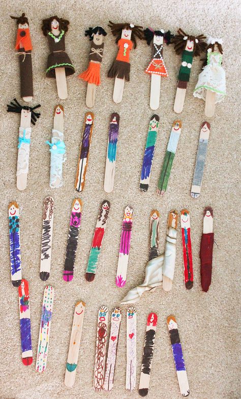 Worry Dolls from tongue depressors Lollypop Stick Craft, Tongue Depressors, Diy Popsicle Stick Crafts, Child Life Specialist, Diy Popsicle, Art Therapy Projects, Time Pass, Homemade Dolls, Worry Dolls