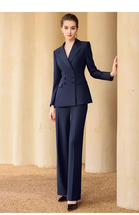 Suit Elegant Woman, Dresses For Powerful Women, Coat Suits For Women, Power Suits For Women Classy, Suit Graduation Pictures Women, Suit For Women Formal, Formal Blazers For Women, Office Trousers Women, Graduation Suits For Women