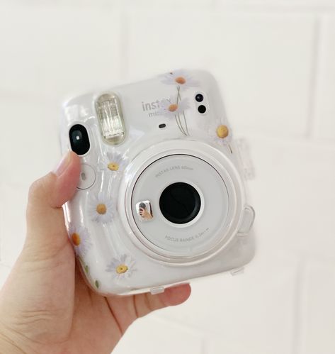 Polaroid Camera Ideas, Instax Mini Case, Polaroid Camera Instax, Polaroid Camera Case, Instax Mini Ideas, Camera Painting, Fujifilm Instax Mini 11, Instax Mini 11, Instax Mini Camera