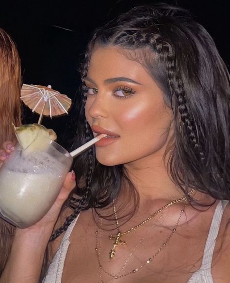 kylie jenner pina colada Kylie Jenner Outfits, Kylie Jenner Asethic, Stylizacje Kylie Jenner, Maquillage Kylie Jenner, Stile Kylie Jenner, Look Kylie Jenner, Mode Kylie Jenner, Kylie Jenner Look, Kyle Jenner