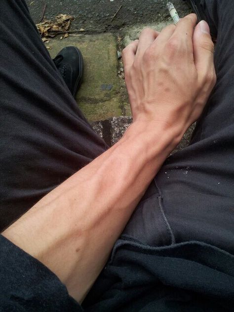 Male hand Veiny Arms, Arm Veins, Hand Veins, Foto Top, Hot Hands, Kuroo Tetsurou, 남자 몸, Hand Reference, Hand Pictures