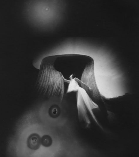 Sharon Harris Makes Surreal Images With Simple Pinhole Cameras Tumblr, Pinhole Camera Photography, Camera Obscura Photography, Pin Hole Photography, Pinhole Camera Photos, Hole Photography, Surreal Images, Gcse Photography, Vintage Hat Boxes