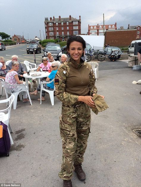 Army girl: Michelle Keegan, 29, was seen smiling brightly in her military uniform in betwe... Our Girl Bbc, Military Female, Don Pedro, Engineering College, Dating Women, Michelle Keegan, Army Women, Military Love, Military Girl