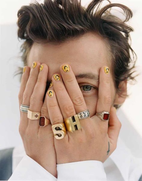 Hand Fotografie, Gambar One Direction, Filmy Vintage, Harry Styles Nails, Smiley Faces, Harry Styles Wallpaper, Nail Jewelry, Harry Styles Photos, Harry Styles Pictures
