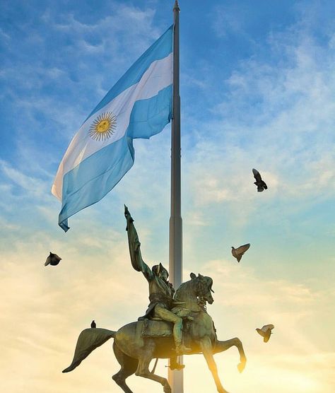 ¡Día de la Bandera! 😍 #VivaBaires . Fotografia: @alejandronicolascornejo . . . #vivabaires #Buenosaires #argentina #bsas #caba… Palermo, Nature, Lionel Messi, Nikon, Anime Photo Profile Dark, Argentina Flag, Sky Sunset, Mandala Design, Statue Of Liberty