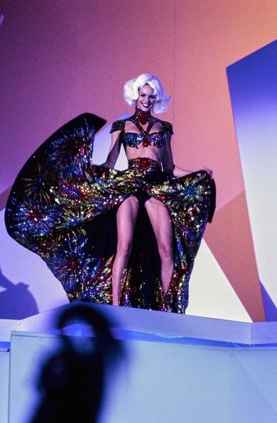 Haute Couture, Couture, Mugler Fall 1995, Mugler Couture, 90s Fashion Party, Butch Fashion, Haute Couture Looks, Models 90s, Dolly Fashion