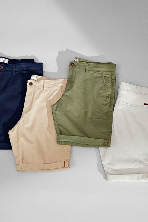 Chino Shorts Mens Outfit, Manly Clothes, Denim Jeans Menswear, Product Flatlay, Chino Shorts Men, Jj Style, Mens Chino Shorts, Short For Men, Chino Shorts Mens