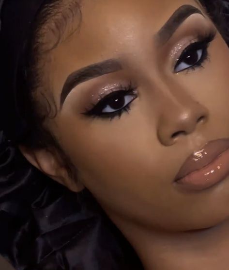 Hollywood Makeup Look Black Women, Silver Natural Glam Makeup Black Women, Natural Makeup Looks For Homecoming, Birthday Makeup Soft Glam, Natural Glam With Glitter, Prom Make Up Looks Black Women, Natural Makeup Birthday Looks, Cute Natural Makeup Looks For Prom, Birthday Make Up Looks Natural