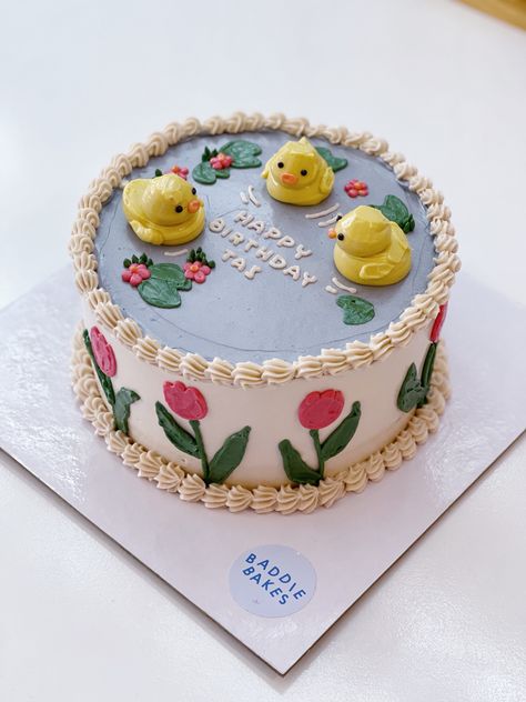 Three 3d frosting ducks in pond cake Duck Birthday Party Decorations, Cute Rectangle Cake Ideas, Easy Cute Cake Ideas, Cakes With Fondant Decorating, Duck Themed Birthday Cake, Mini Cow Cake, 2 Layer Cake Ideas, Duck Bento Cake, Goofy Birthday Cake