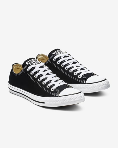 Zapatillas All Star, Converse Noir, Chucks Shoes, Outfit Converse, Mode Converse, Galaxy Converse, Chuck Taylor Shoes, Converse Classic, Galaxy Vans