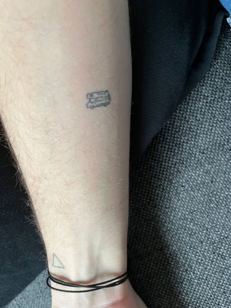 Caravan Tattoo Small, Small Camper Tattoo, Mini Car Tattoo, Camper Tattoo Ideas, Camper Tattoos, Camper Van Tattoo, Volkswagen Bus Tattoo, Caravan Tattoo, Skydive Tattoo