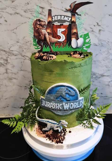 Jurrasic Park Cake, Jurassic World Cake, Dino Birthday Cake, Jurassic Park Birthday Party, Dinosaur Birthday Theme, Jurassic Park Party, Birthday Party At Park, Jurassic Park Birthday, 5th Birthday Cake