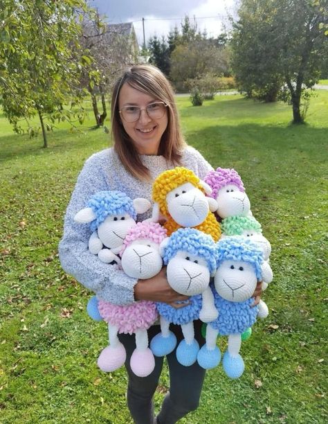 Crochet Sheep Free Amigurumi Pattern - Crafts of the Mommy Amigurumi Patterns, Crochet Sheep Free Pattern, Crochet Giraffe Pattern, Cat Patterns, Different Crochet Stitches, Paper Quilling For Beginners, Crochet Tree, Amigurumi Cat, Crochet Sheep