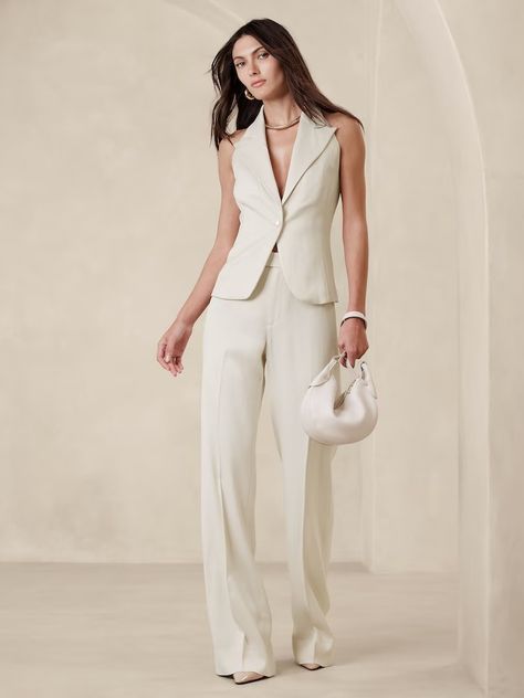 Women's Wedding & Special Occasion Attire | Banana Republic Women White Suit Outfit, Graduation Suit Outfit For Women, Graduation Outfit Blazer, Graduation Outfit Ideas Pants, Suit Style Women, Women Suit Outfits, Banana Republic Outfits, Law School Outfit, Basic Girl Outfit