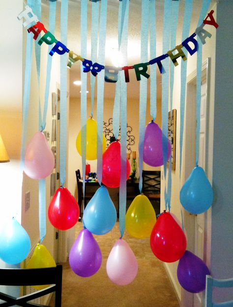 Birthday banner & streamers... easy peasy lemon squeezy! Birthday Balloon Surprise, Birthday Streamers, Deco Ballon, Birthday Morning, Birthday Decorations For Men, Birthday Room Decorations, Happy Birthday Cards Printable, Simple Birthday Decorations, Birthday Traditions