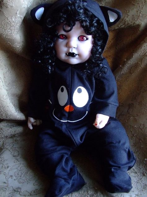 Reborn Vampire Dolls | any other makers out there come and join my group on facebook Reborn ... Diy Horror, Creepy Crafts, Vampire Doll, Creepy Baby Dolls, Horror Doll, Horror Dolls, Halloween Dolls, Clown Doll, Scary Dolls