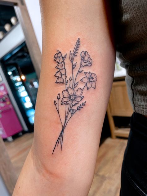 Bouquet of flowers tattoo Bouquet Of Flowers Tattoo, Bicep Tattoo Women, Beautiful Flower Bouquet, Flower Bouquet Tattoo, Bouquet Tattoo, Wildflower Tattoo, Flower Tattoo Back, Small Flower Tattoos, Bicep Tattoo