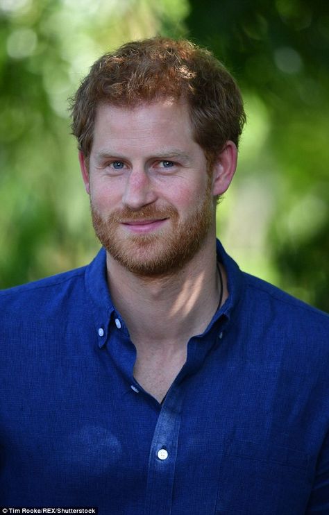 Prince Harry displayed his dapper sense of style on a visit to a mobile HIV testing centre in Singapore on Saturday Prințesa Diana, Princ Harry, Prince Harry Of Wales, Prins William, Prince Harry Photos, Principe William, Prins Harry, Princess Meghan, Prince Harry And Megan