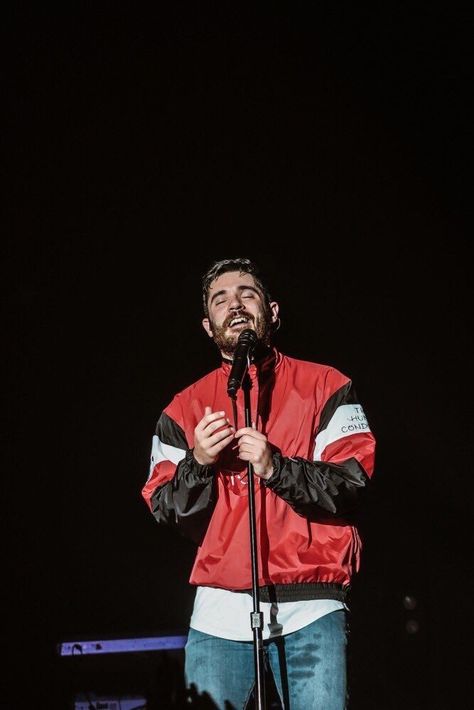 Jon Bellion Wallpaper, Jon Bellion, Pink House, Human Male, Stylish Mens Outfits, Cartoon Character Design, Beautiful Mind, My Favorite Music, Fav Celebs