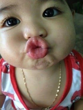 Kiss faces of super-duper cute babies <3 [gallery td_select_gallery_slide="slide" ids="5734,5735,5736,5737,5738,5739,5740,5741,5742"] Funny Baby Pictures, Baby Memes, Love Children Quotes, Funny Baby Faces, Kiss Face, Baby Kiss, Funny Baby Memes, Baby Faces