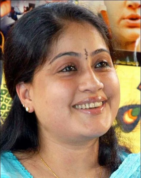 Vijaya shanthi Vijaya Shanthi, Women Lips, Lcd Writing Tablet, All Actress, Quotes Shayari, Face Cut, Online Test, Women Face, Beautiful Actress