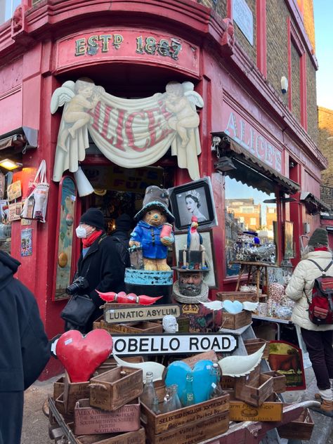 Portobello Road Market London, Portobello Market London, Portobello London, Cozy London, Romanticising Studying, English Aesthetic, Portobello Road Market, Portobello Market, Outer Worlds