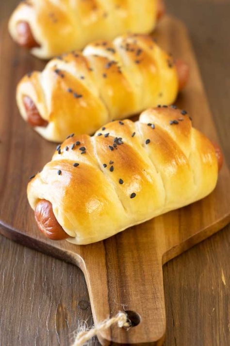 Sausage Buns Recipe, Food With Sausage, Sausage Bread Recipe, Sausage Bun, Chinese Bread, Soft Bread Recipe, Chinese Bakery, Bread And Pastry, Chicken Bread