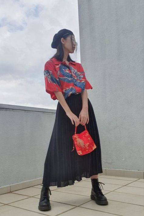 Look cool and edgy this Chinese New year with these outfit ideas! Long Black Skirt And Boots Outfit, Aesthetic Beret Outfit, Long Skirt Dr Martens Outfit, Boot And Long Skirt Outfits, Chinese Outfits Aesthetic, Black Beret Outfit Aesthetic, Chinese New Years Outfit, Boots Long Skirt Outfit, Chinese Skirt Outfit