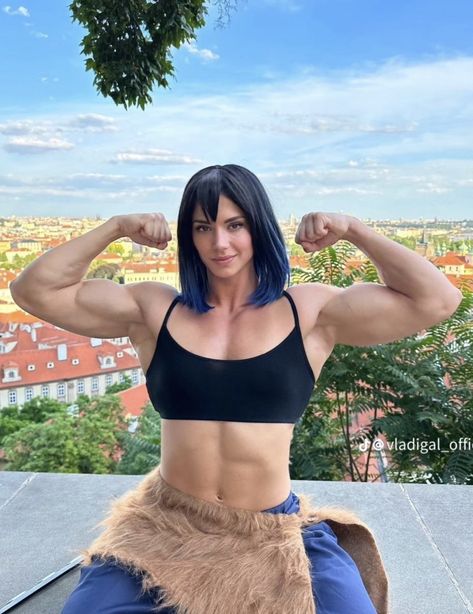 Everything hot, profound and amazing Female Bodybuilder, Back And Biceps, Lift And Carry, Body Building Women, Stand Tall, Other Woman, Bodybuilder, Height And Weight, Fitness Model