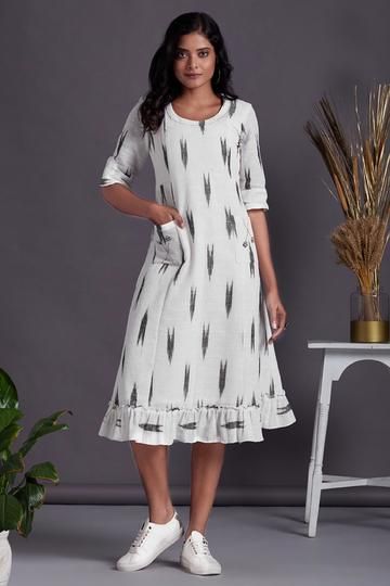 Cotton Dress Pattern, Simple Frock Design, Cotton Short Dresses, Simple Frocks, Long Gown Design, Casual Frocks, Frock Fashion, Designer Kurti Patterns, Simple Kurti Designs