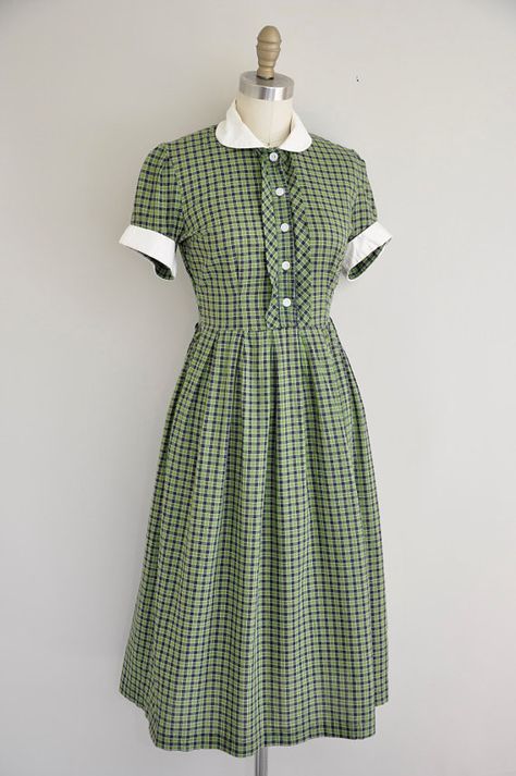 1950s cotton dress 1940s Dress Aesthetic, 1940s Spring Fashion, 1950s Cotton Dress, 1950s Casual Dress, 1950s Female Fashion, 80s Dresses Casual, 1950s Womens Fashion, 40s Clothes, 40s Clothing