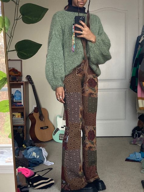 Boho Oversized Outfit, New Age Aesthetic Outfit, Cold Boho Outfits, Boho Sweater Outfit, Boho Cold Weather Outfits, Quirky Fall Outfits, Nonbinary Femme Fashion, Hippie Christmas Outfit, Miss Frizzle Aesthetic