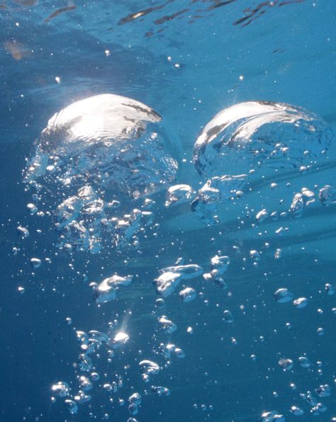 Underwater Bubbles Painting, Bubbles Painting Tutorial, Aesthetic Underwater, Underwater Photography Mermaid, Underwater Photography Pool, Bubble Photography, Pool Underwater, Underwater Photography Ocean, Underwater Bubbles