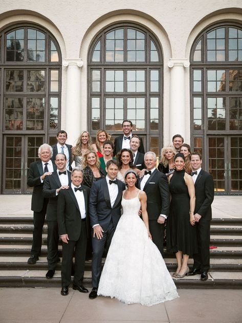 Wedding Photo Poses With Friends, Formal Wedding Family Portraits, Wedding Photo Ideas For Guests, Wedding Pictures Poses With Family Photo Ideas, Wedding Photoshoot Ideas Family, Formal Family Wedding Photos, Family Formals Wedding, Wedding Party Photos With Parents, Wedding Photos Guests