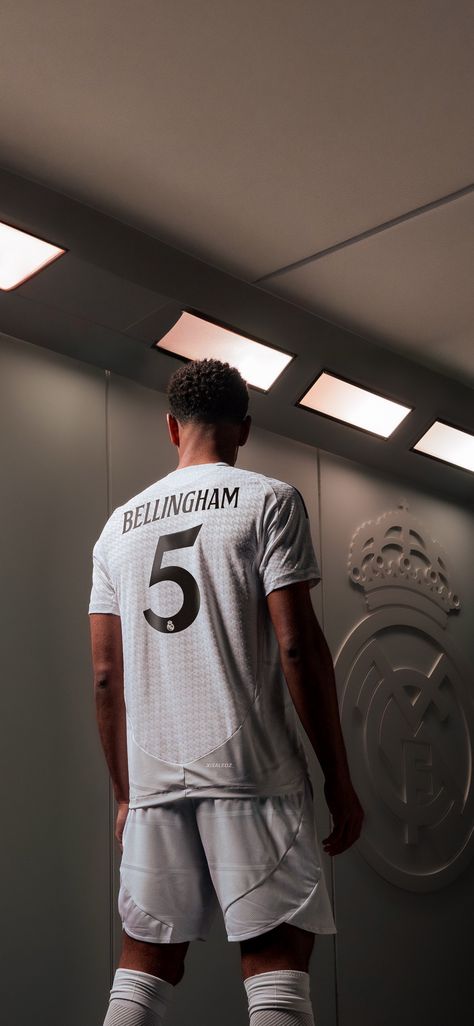 #realmadrid #kit #jersey #wallpapers #bellingham Real Madrid Players Wallpaper, Real Madrid New Kit, Real Madrid Kit, Rm Wallpaper, Madrid Football, Football Players Photos, Real Madrid Team, Cute Football Players, Football Boyfriend