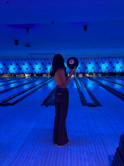 Bowling Instagram Pictures, Bowling Photo Ideas, Bowling Picture Ideas, Bowling Instagram Story, Bowling Fits, Boliche Aesthetic, Bowling Poses, Bowling Aesthetic Pictures, 13 Birthday Picture Ideas