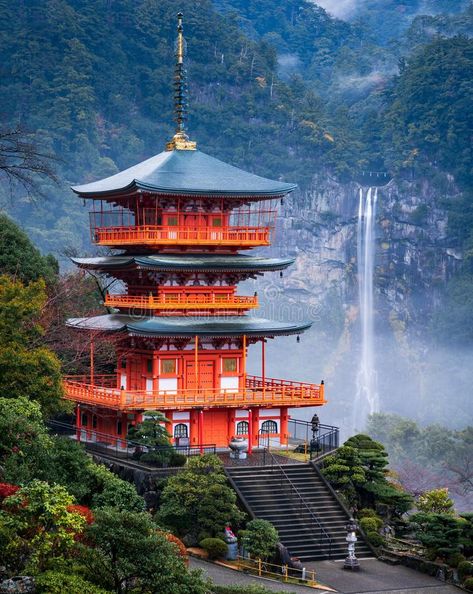 Wakayama Japan, Pagoda Temple, Japanese Countryside, Japanese Pagoda, Japan Architecture, Japan Landscape, Japan Vacation, Japanese Temple, Asian Architecture