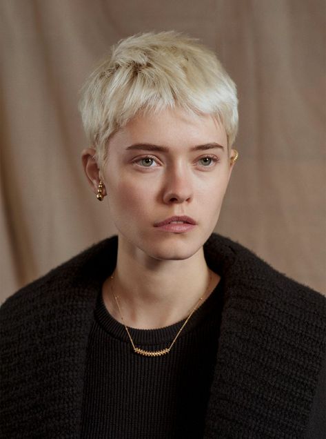 Queer Pixie Cut, Maike Inga, Queer Haircut, Girls Short Haircuts, Really Short Hair, Hair Inspiration Short, Very Short Haircuts, Corte Pixie, Hair Essentials