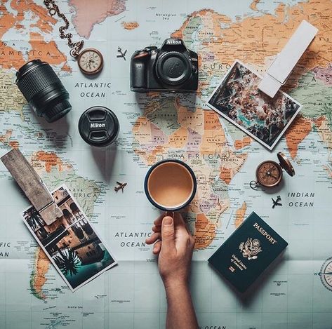 Travel Flatlay, Flat Lay Photos, Travel Wallpaper, Flat Lay Photography, Global Travel, Travel Board, Alam Semula Jadi, استوديو الصور, Travel Aesthetic