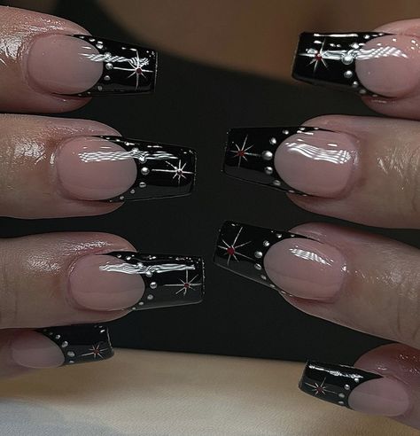 Black Fairy Nails, French Tip Unique, Black Nails With Silver Design, Silver And Black Nail Designs, Black French Tip Designs, Black Metallic Nails, Cool French Tip Nail Designs, Silver Black Nails, Black Nails With Design