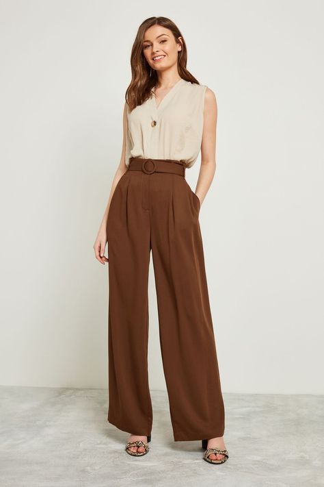Earth Tone Smart Casual Women, Chocolate Brown Wide Leg Pants Outfit, Brown Pants Formal Outfit, Semi Formal Earth Tone Outfit, Brown Wide Legged Pants Outfit, Brown Dress Pants Women, Brown Trousers Outfit Formal, Brown Cullote Outfit, Chocolate Brown Trousers Outfit Women