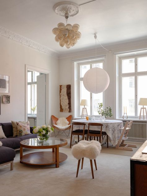 my scandinavian home: A White Swedish Apartment with A Small Space Hack Scandinavian Small Living Room, Vintage Room Ideas, Small Space Living Hacks, Living Room With High Ceilings, Old Wood Windows, Room With High Ceilings, Swedish Homes, Norwegian House, Small Space Hacks