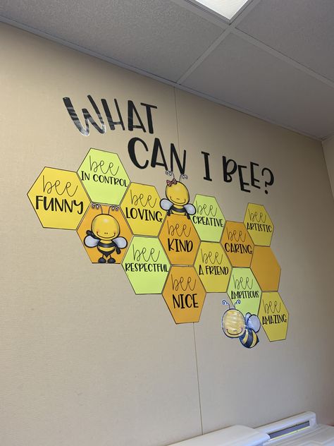 What Can I Bee, Peraturan Kelas, Bee Themed Classroom, Bee Classroom, School Board Decoration, Diy Classroom Decorations, Preschool Classroom Decor, Classroom Board, Elementary Classroom Decor