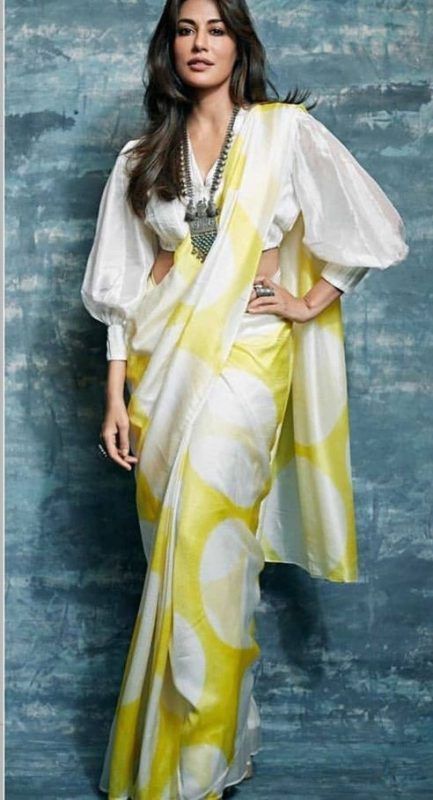 Indian Blouse Designs, Saree Jacket Designs, Saree Jackets, Saree Blouse Styles, Saree Bollywood, Saree Wearing, Saree Wearing Styles, Saree Draping Styles, Perhiasan India