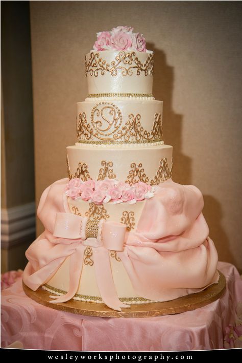 Pastries For Birthday, Quince Cake Pink And Gold, Quinceañera Cakes Pink, Quince Cake Table Decorations, 15 Quinceanera Cakes, Quinceanera Cake Pink, Cakes For Quince, Pink And Gold Quinceanera Cake, Pink And Gold Quince Cake