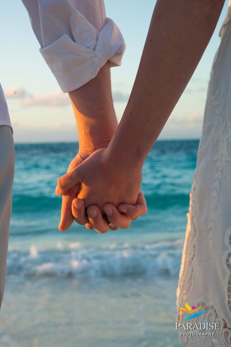 Holding hands on the beach. www.MyParadisePhoto.com Couple Holding Hands Wallpaper, Couple Pose At Beach, Lovers Hands Holding, Holding Hands Pose, Holding Hands On The Beach, Holding Hands Reference, Holding Hands Pics, Holding Hands Photo, Lovers Holding Hands