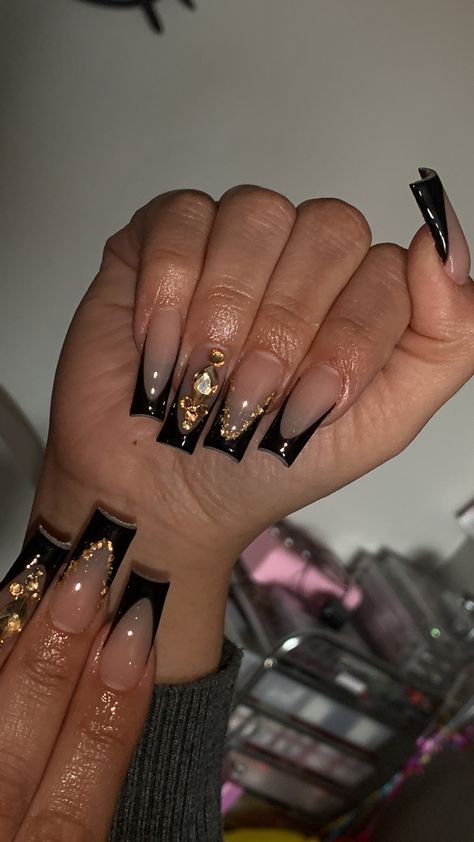 Black Nails With Gold Charms, Pink Black And Gold Nails, Black N Gold Nails, Short Black And Gold Nails, Black And Gold Birthday Nails, Black And Gold Prom Nails, Black Prom Nails Acrylic, Black And Gold Nails Acrylic, Black And Gold Acrylic Nails